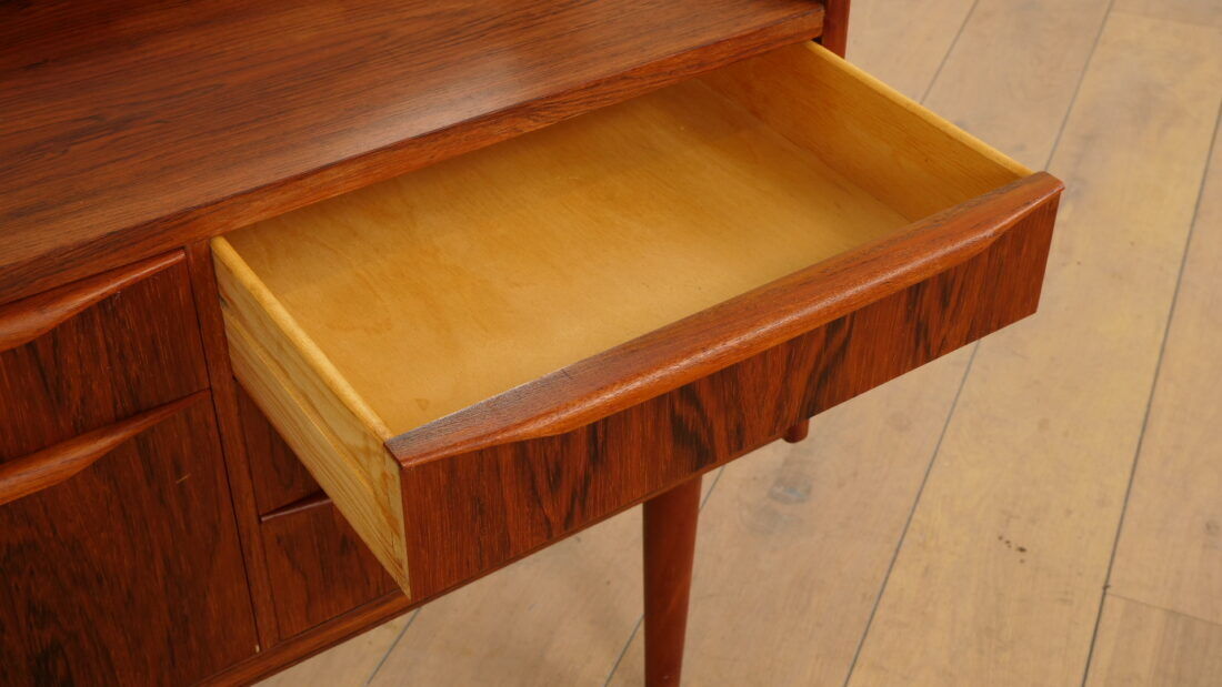 Vintage dressing table | Danish design | Teak