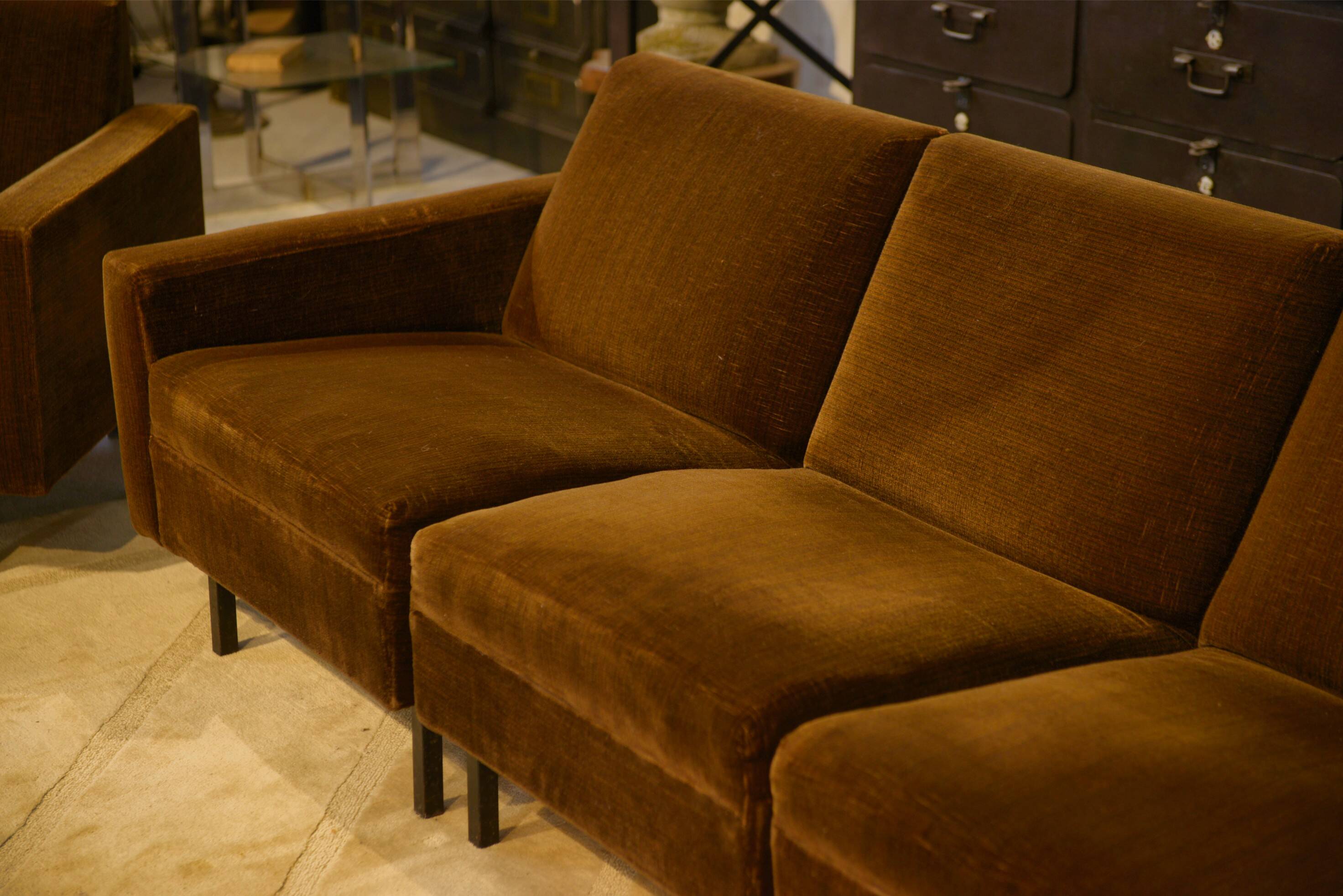 Ensemble canapé et 2 fauteuils en velours marron 1960’s