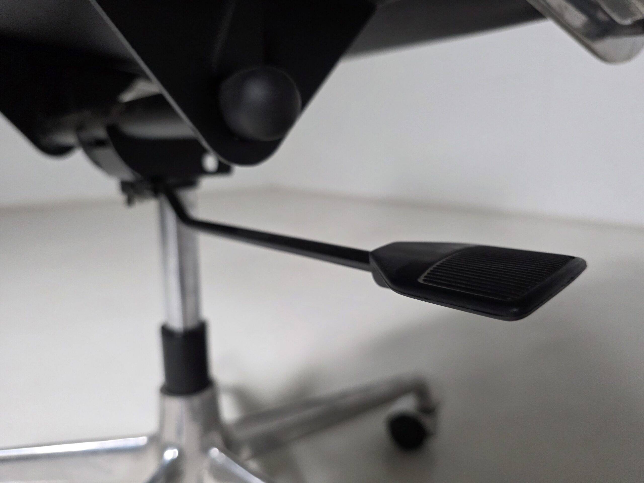 Chaises de bureau EA 217 Soft Pad par Charles et Ray Eames pour ICF, années 1980.