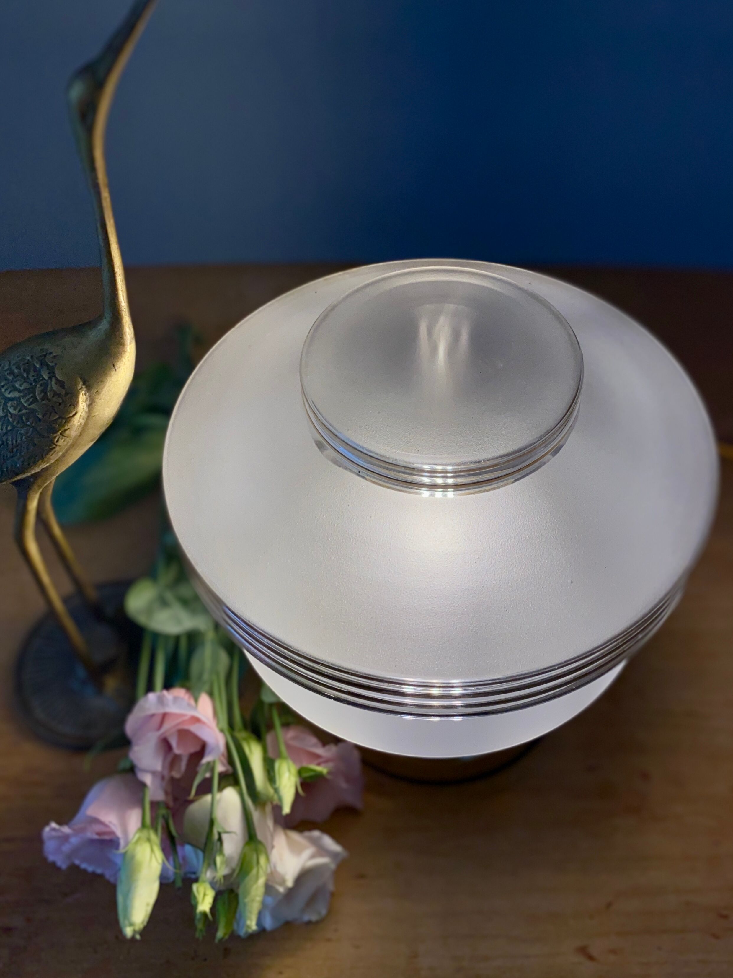 Table lamp vintage art deco globe in white frosted glass with golden edging