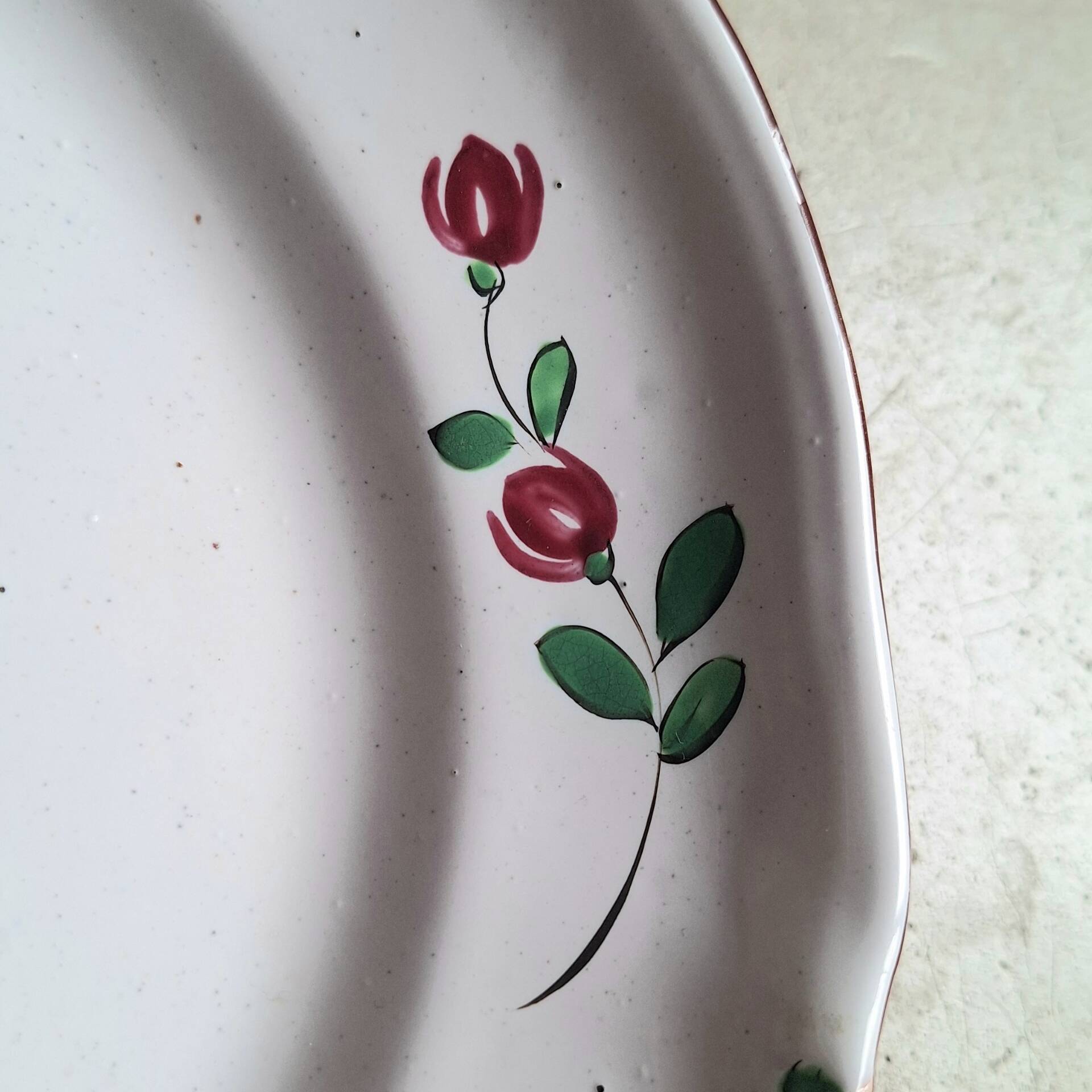 Hand-painted faience plate from the east of France, 18th century.