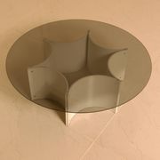 Table basse "Space Age"en piètement étoile et plateau verre fumé 70's