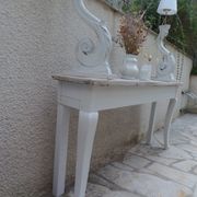 Console with a cotton grey patinated base, top in bleached walnut.