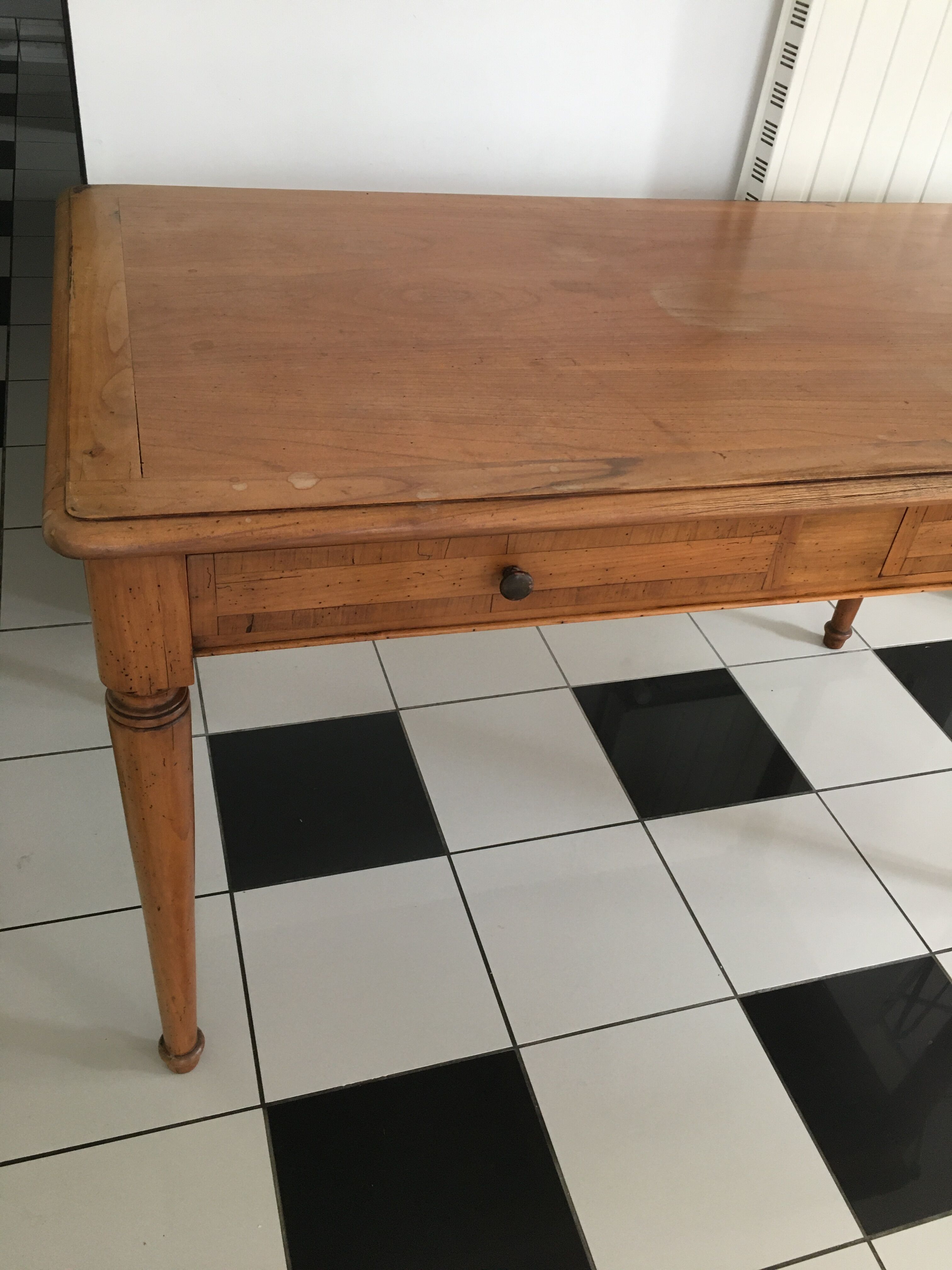 Wooden desk 2 drawers