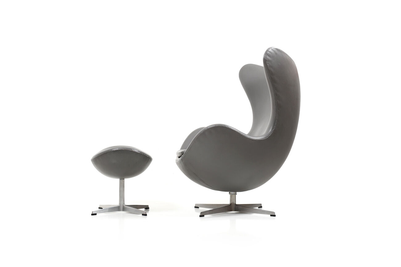 Arne Jacobsen Egg Chair with Tilt Function