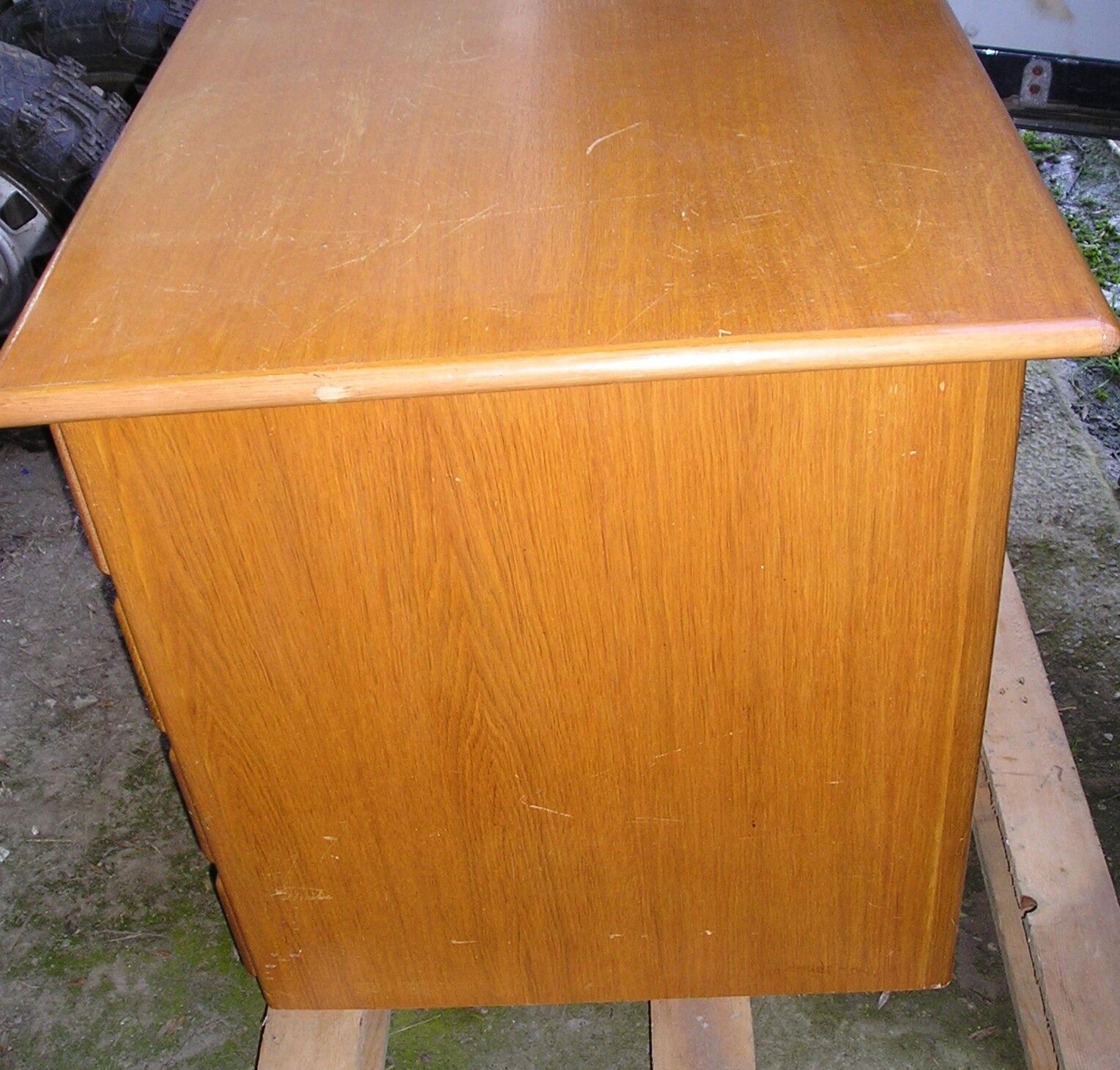 Bureau en chêne à 5 tiroirs années 70
