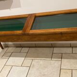 Presentation glass table