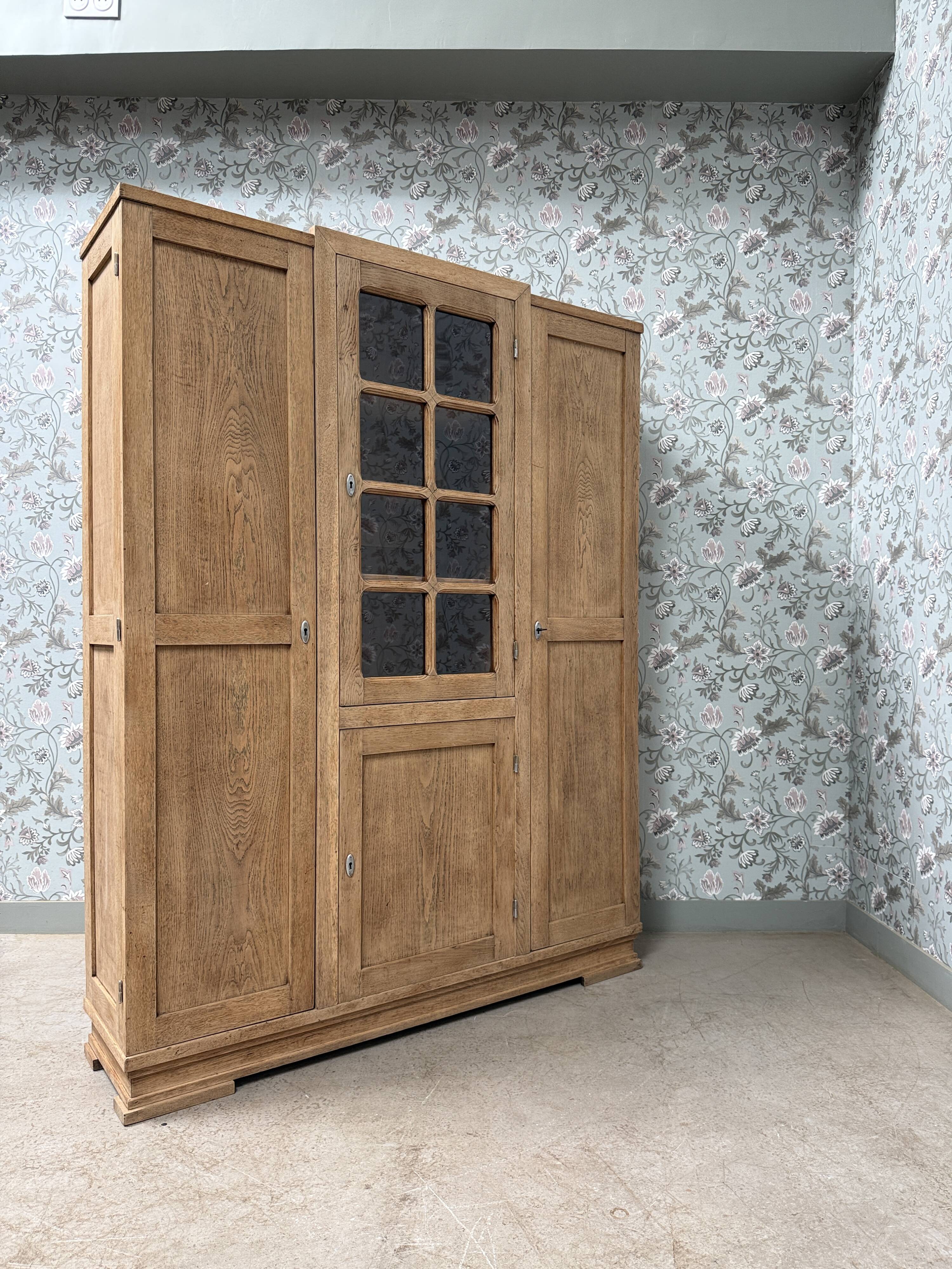 Large Art Deco wardrobe in oak (renovated)