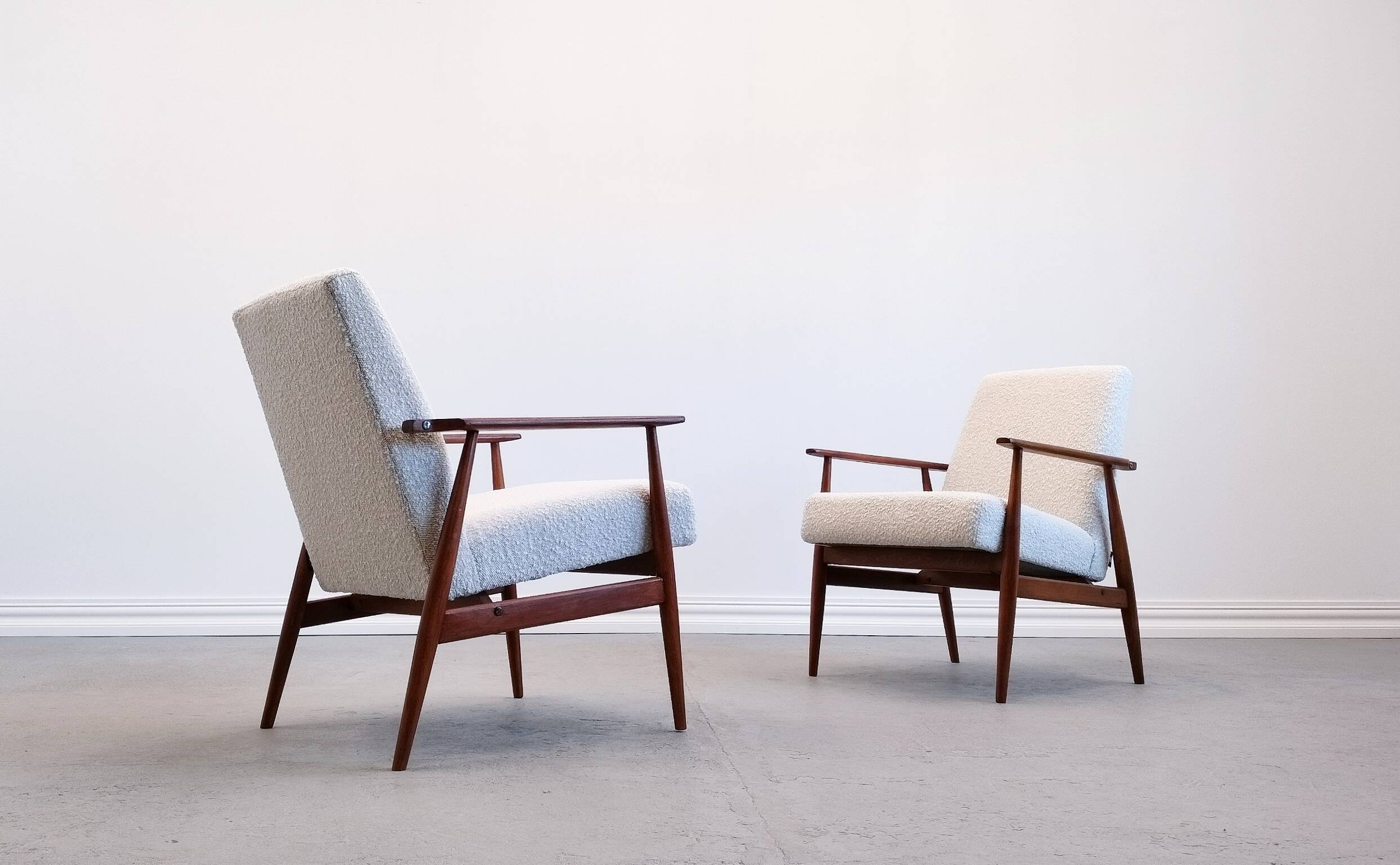Mid-Century Ivory Boucle Armchairs by Henryk Lis, 1967