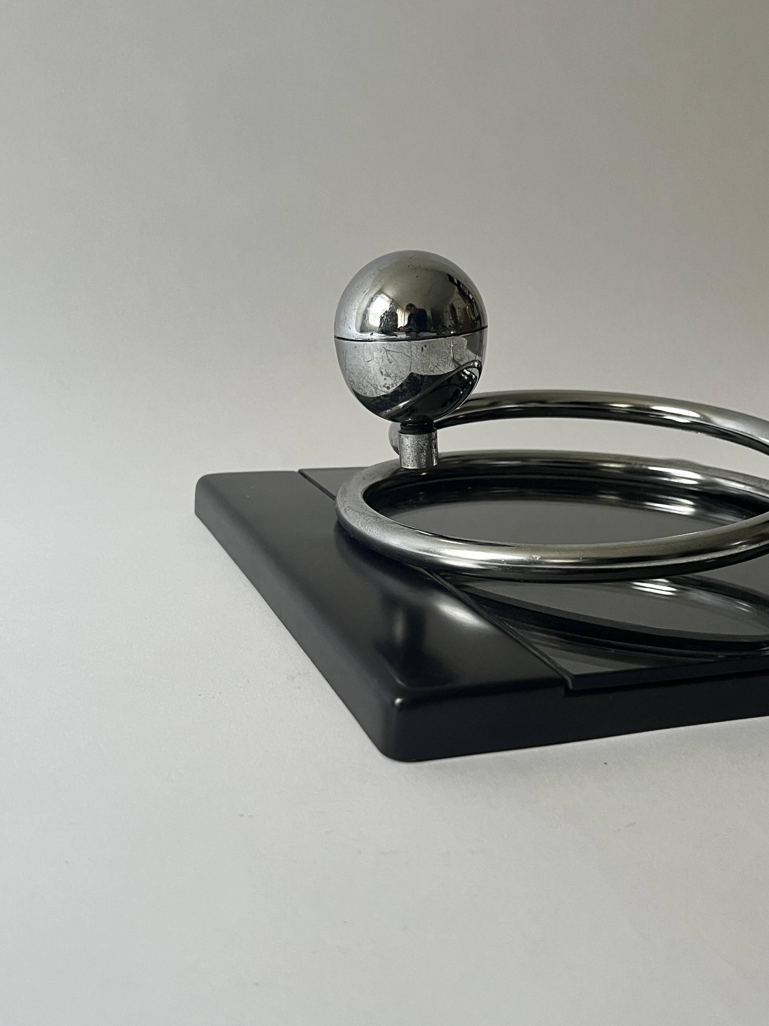 Porte manteau design bakélite, verre fumé et chrome attribué a Willy Rizzo
