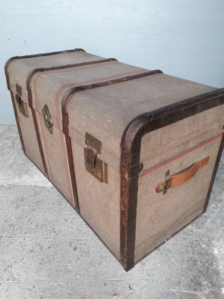 Travel malle in wood and canvas