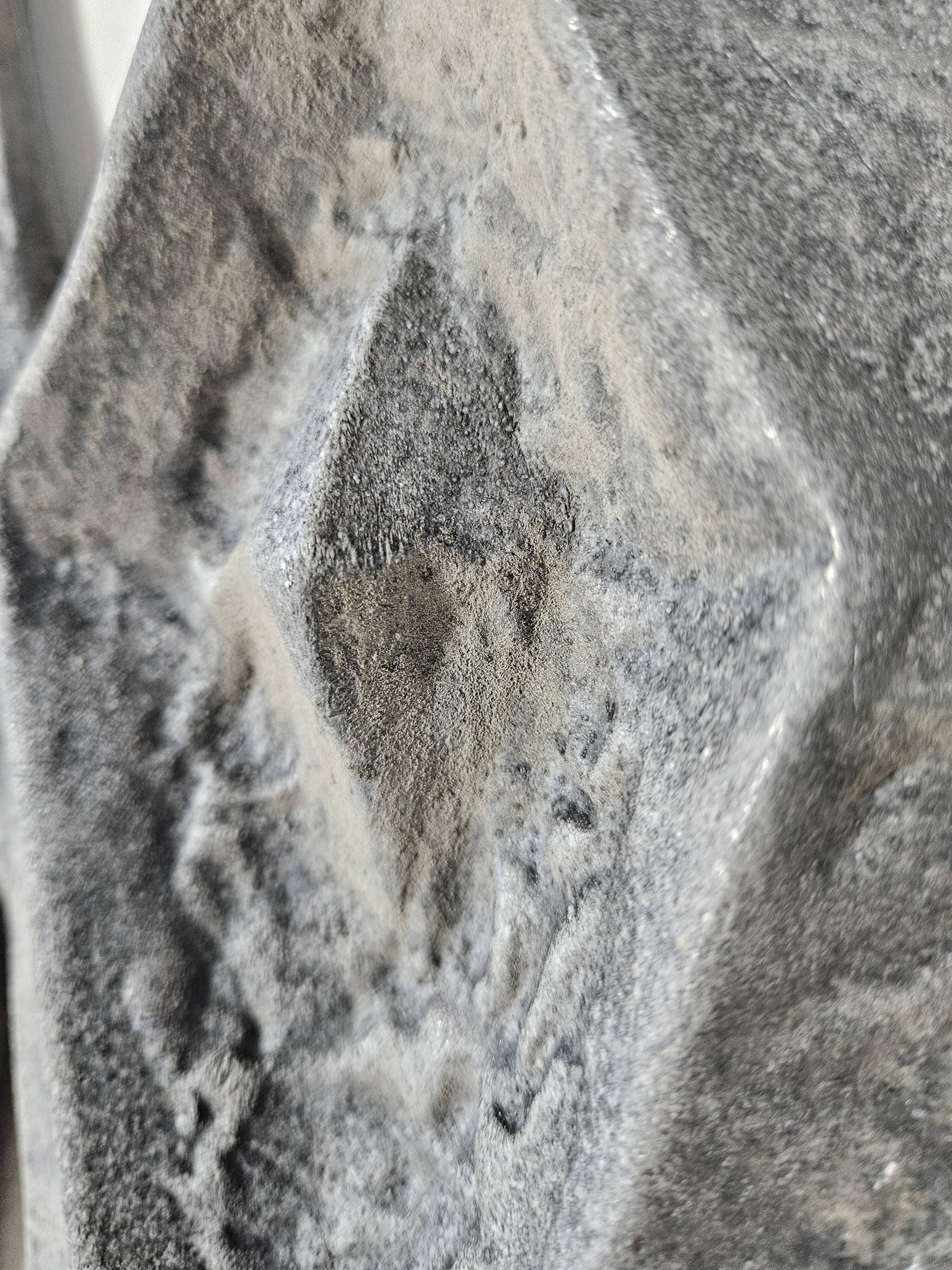 Brutalist wall decoration sculpture from the 1970s in aluminium cast.