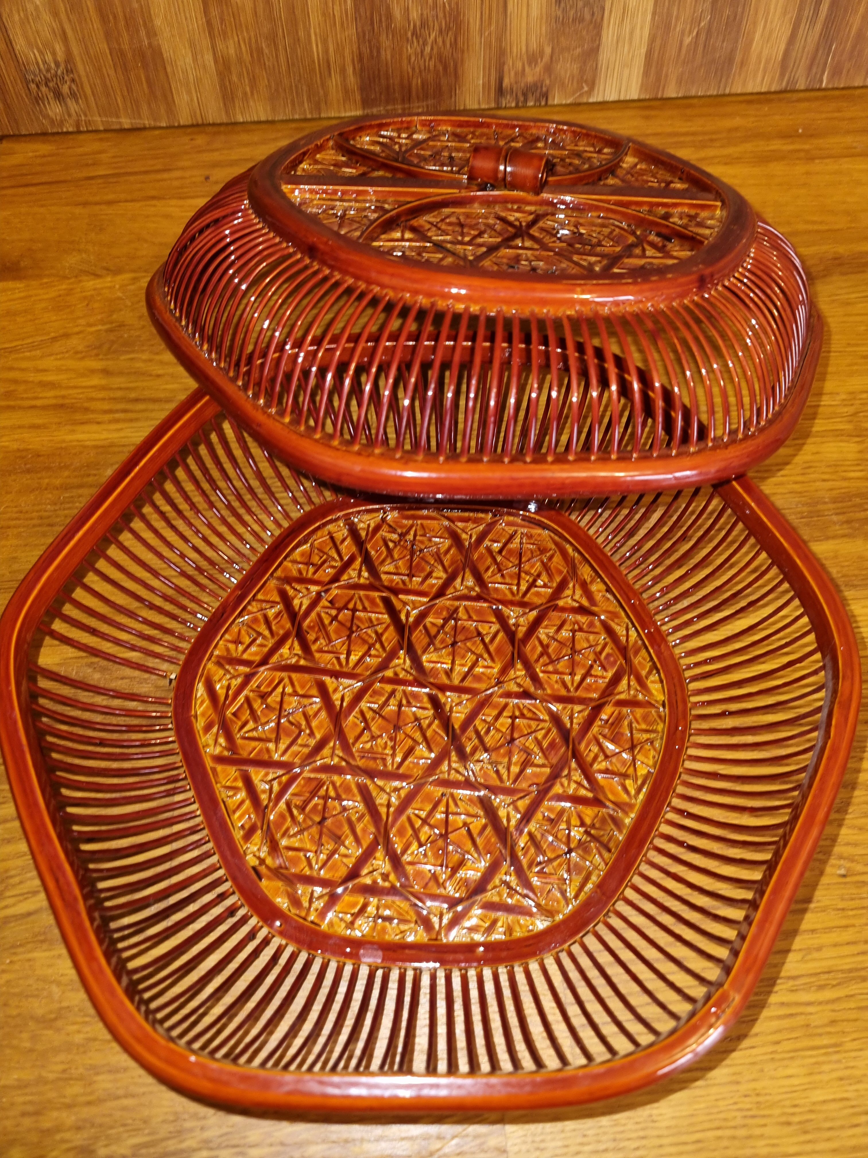 Lacquered bamboo box