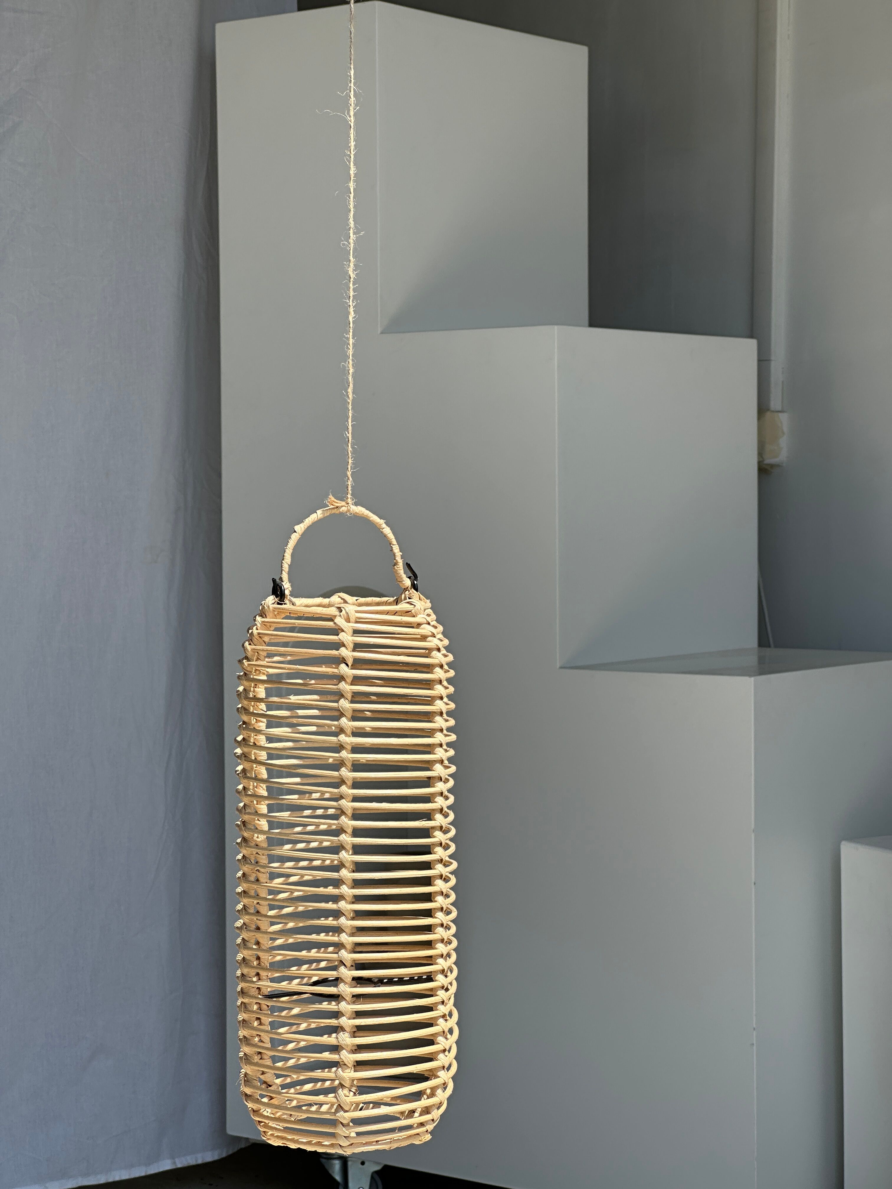 Small lantern-shaped rattan suspension H35 D15