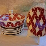 Suite of 11 plates and tureen Digoin Saarguemines