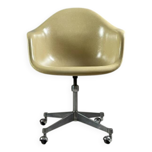 Fauteuil en fibre de verre par