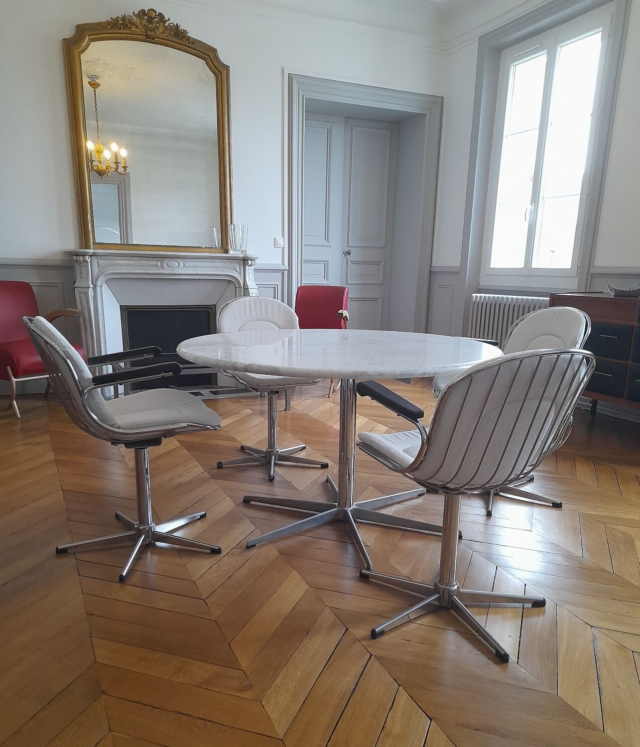 Arne Jacobsen A 825 dining table and 4 vintage chairs