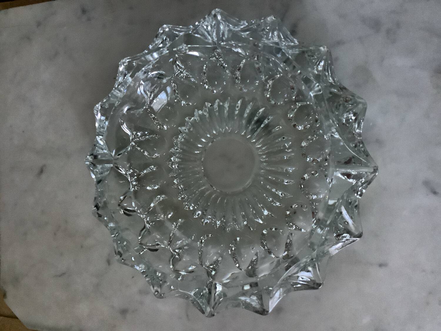 Old large ashtray from the 60s-70s – “Diamond Point” chiseled glassware💎