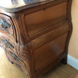 Commode galbée époque XVIII siècle