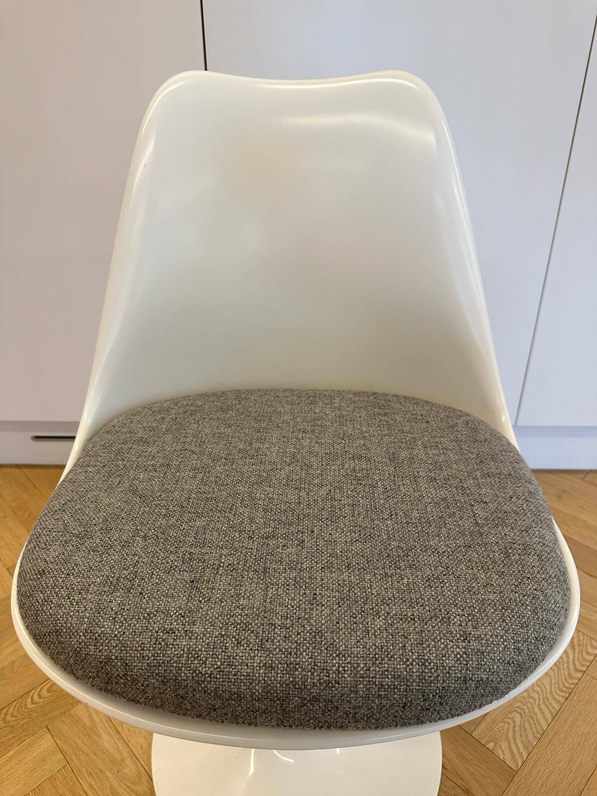Saarinen marble table Edition Knoll and its 4 tulip chairs (set of 5)