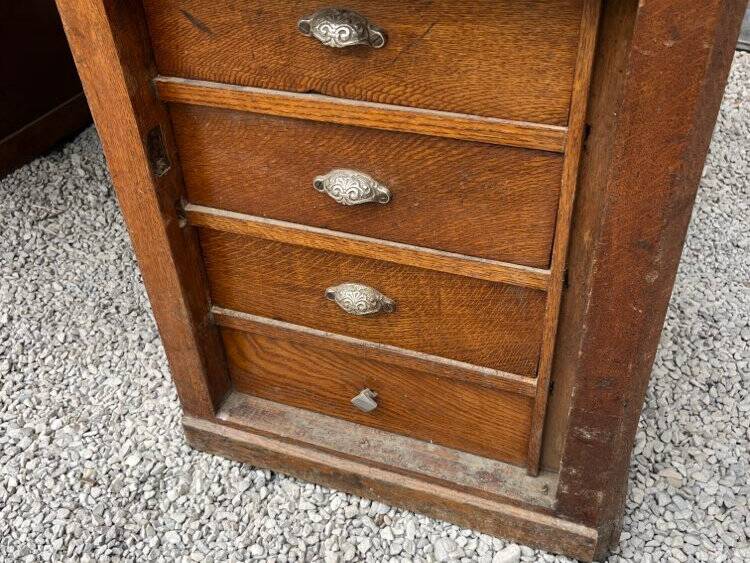 Minister's desk in oak
