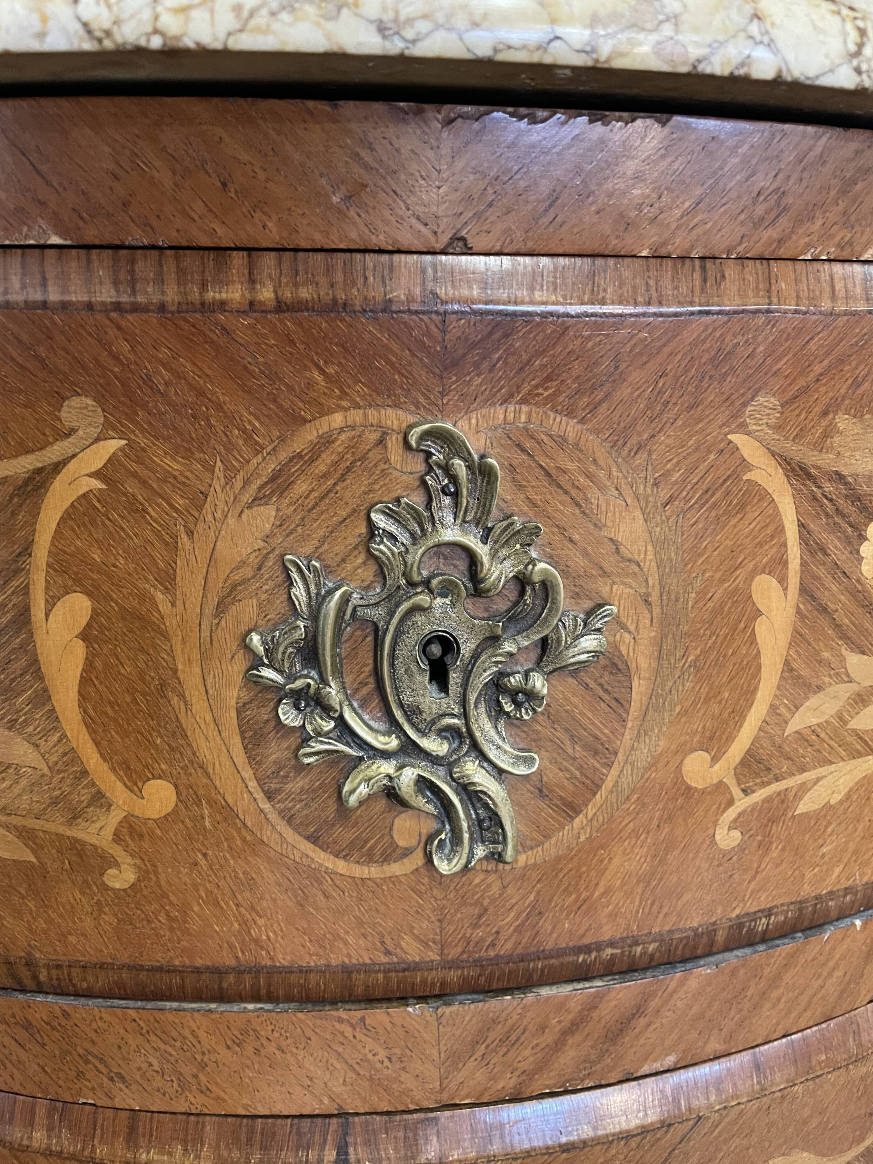 Louis XV style chest of drawers in marquetry