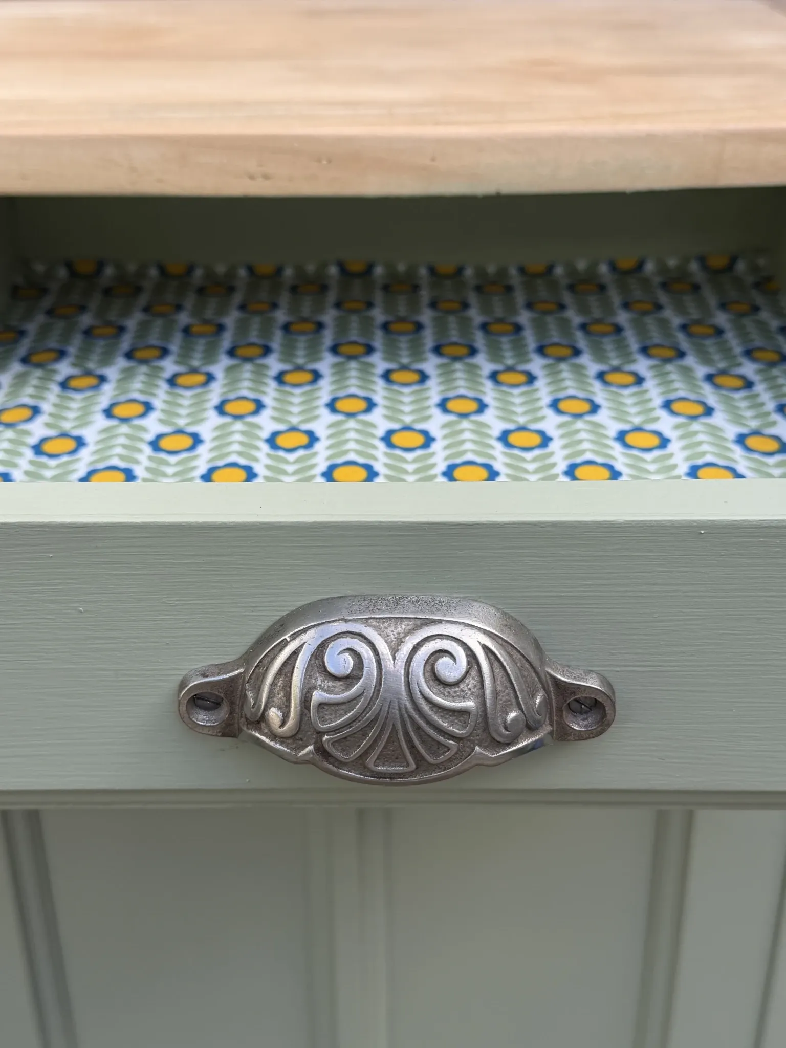 Renovated khaki Art Deco Parisian buffet in beech.