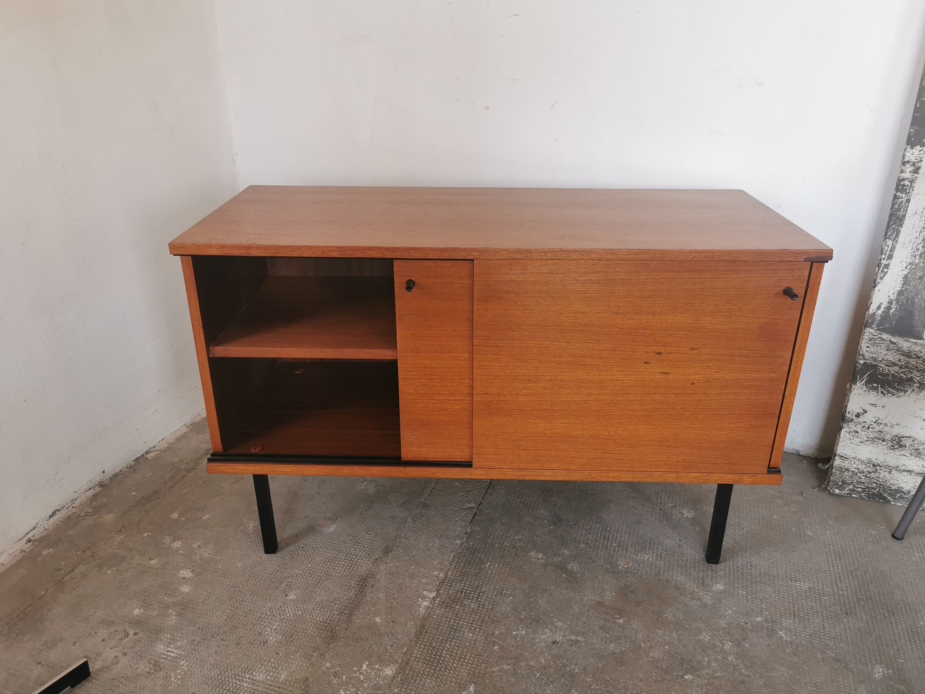 Buffet portes coulissantes en teck de Gunther Renkel pour Rego