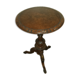 Sculpted pedestal table in Walnut of the XIX century
