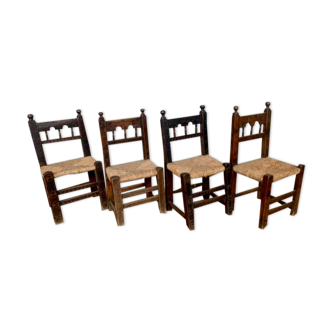 Série de 4 chaises rustiques brutalistes en bois sculpté assise paille