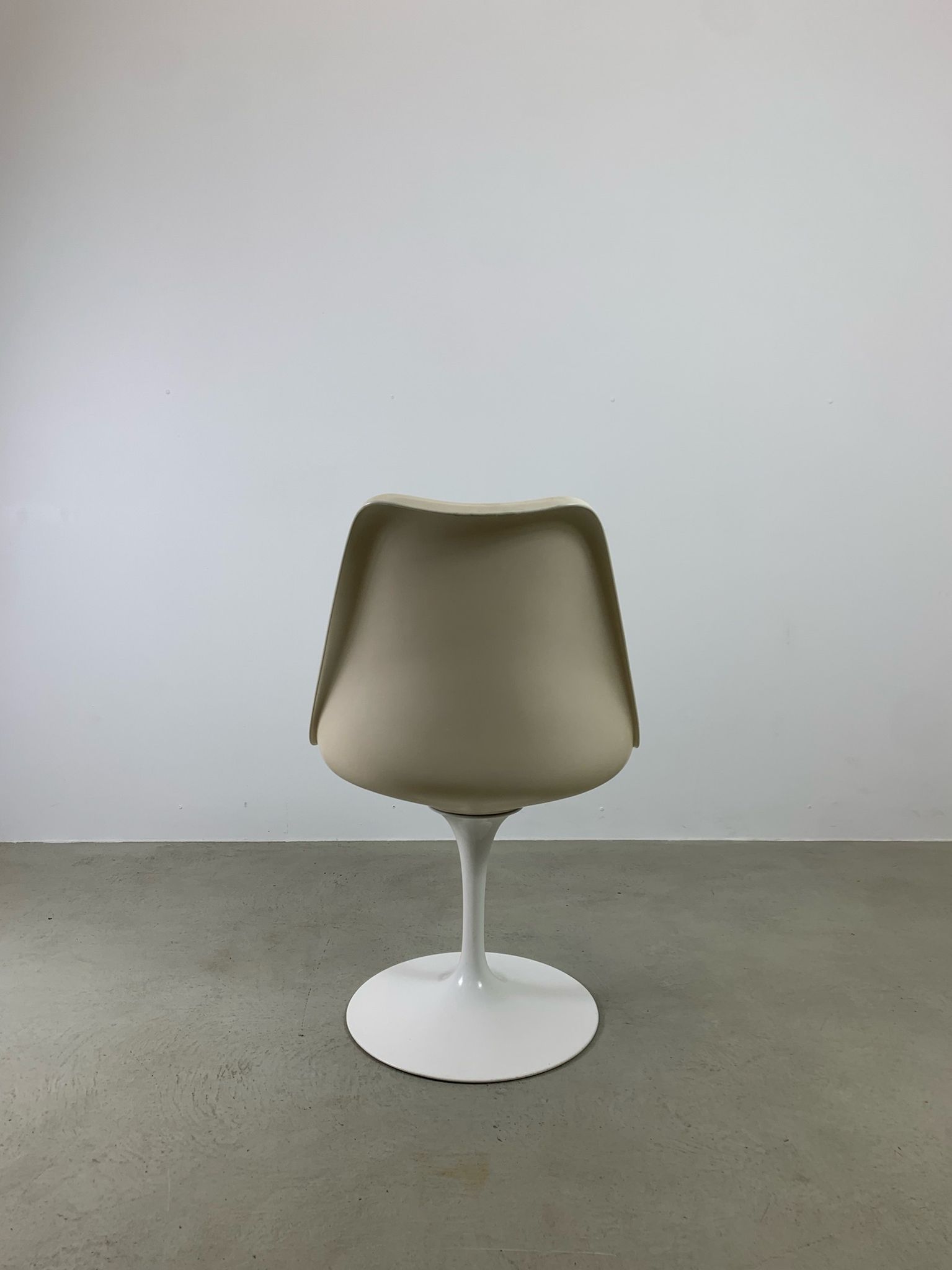 Chaise Tulip Eero Saarinen pour Knoll International