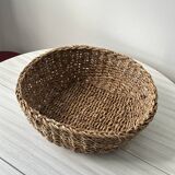 Woven basket basket.