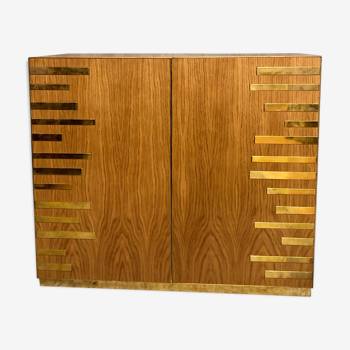 Natural wood and brass sideboard, twenty-first century