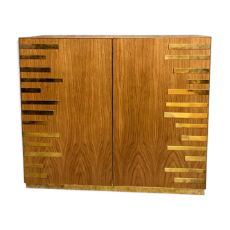 Natural wood and brass sideboard, twenty-first century