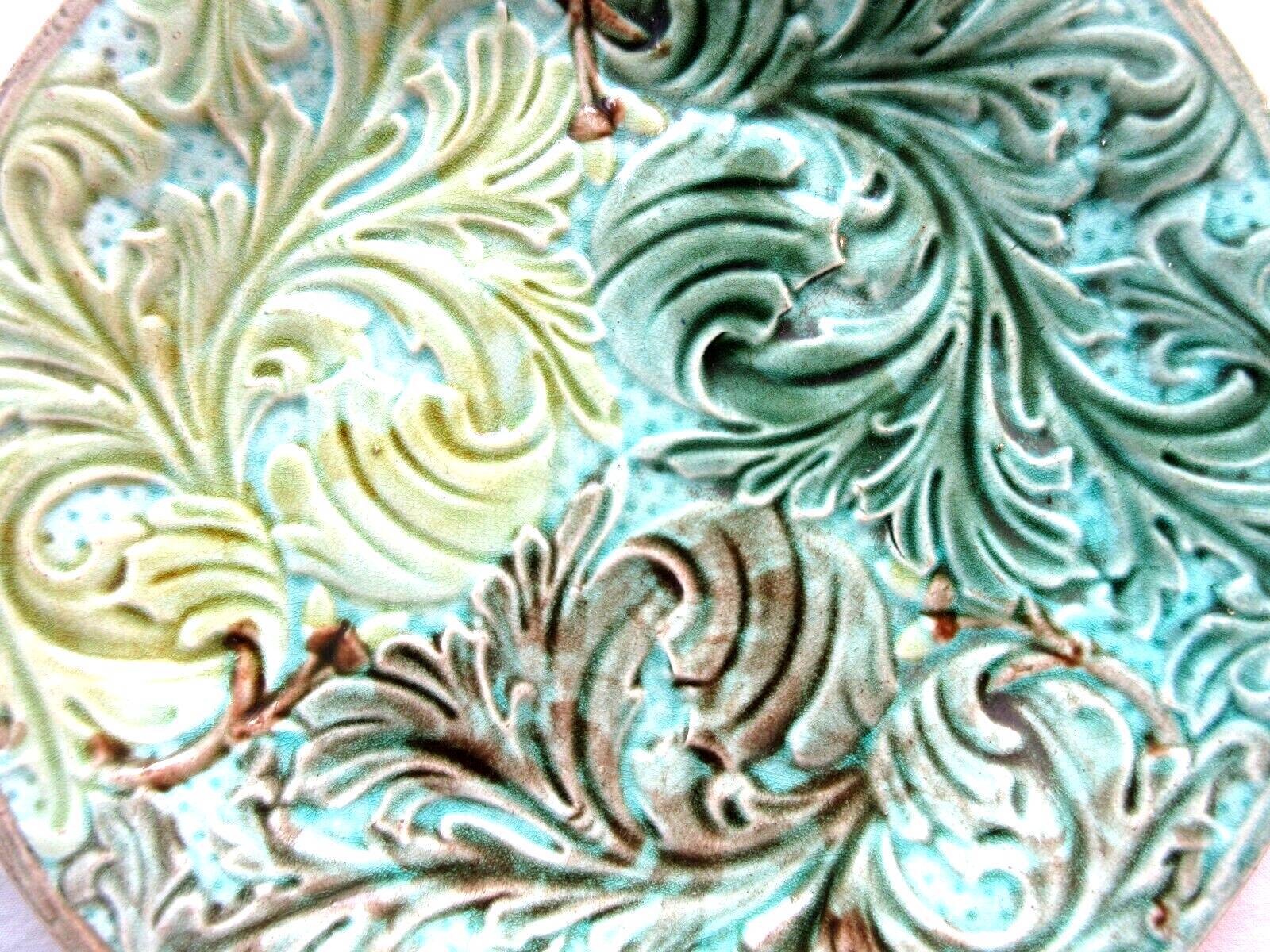 Old dessert plate in slip: Acanthus leaves, Sarreguemines