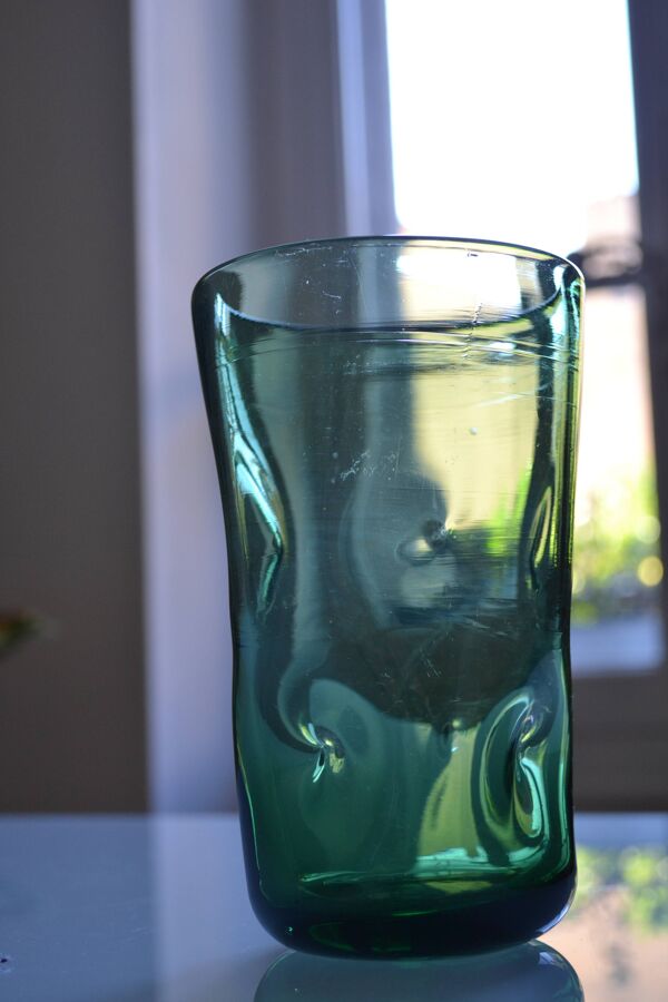 vase en verre vert Murano ou Empoli Italie 1960