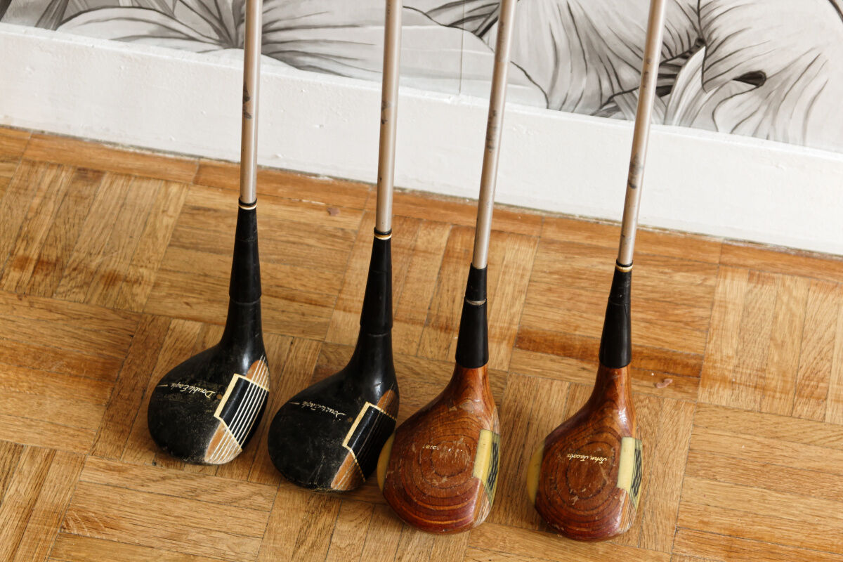 Burton golf bag and vintage clubs