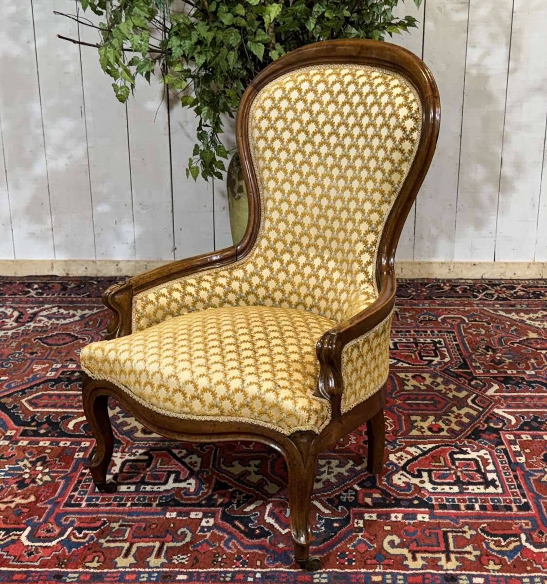 Napoleon III armchair from the 19th century in walnut.