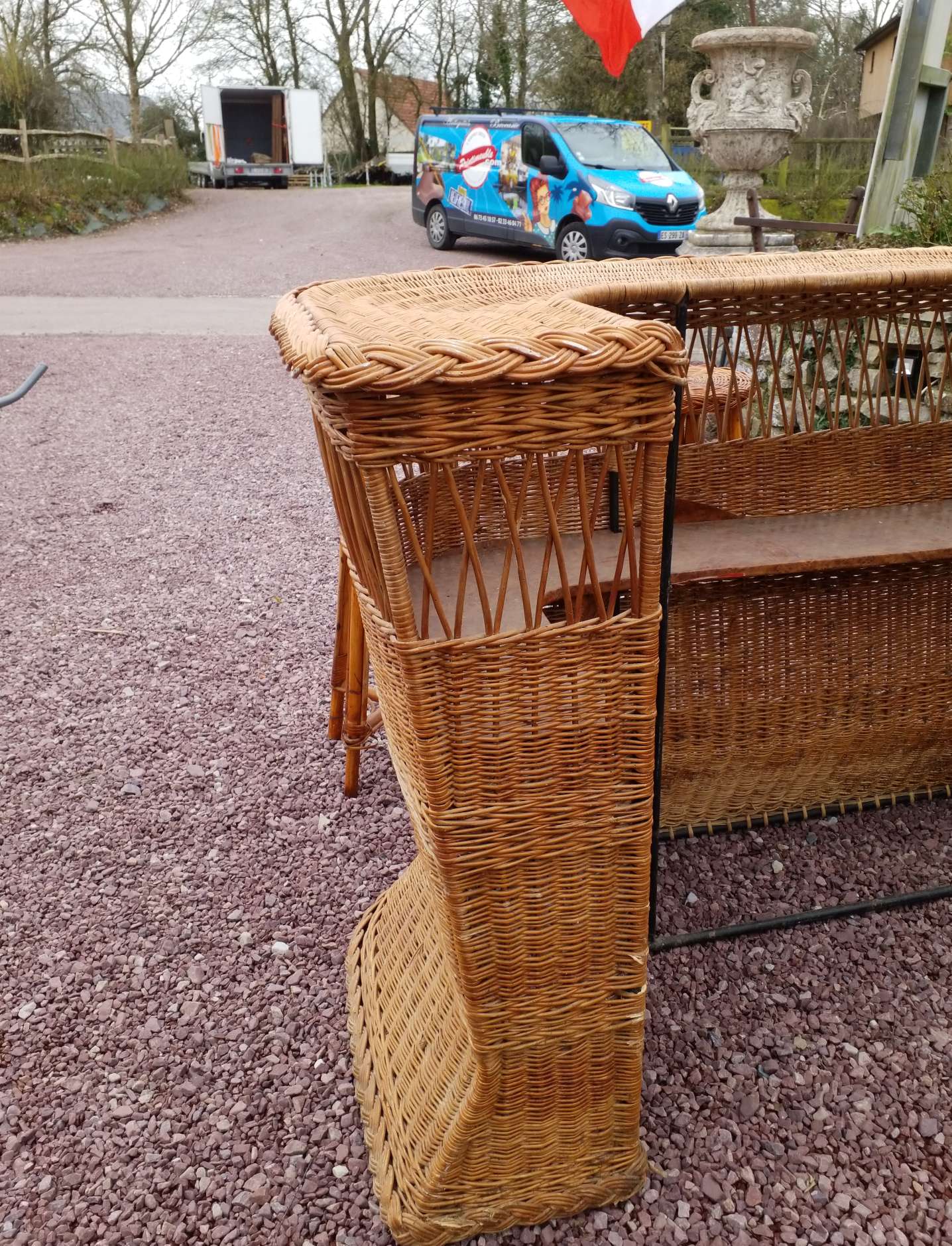 Rattan bar and 2 stools