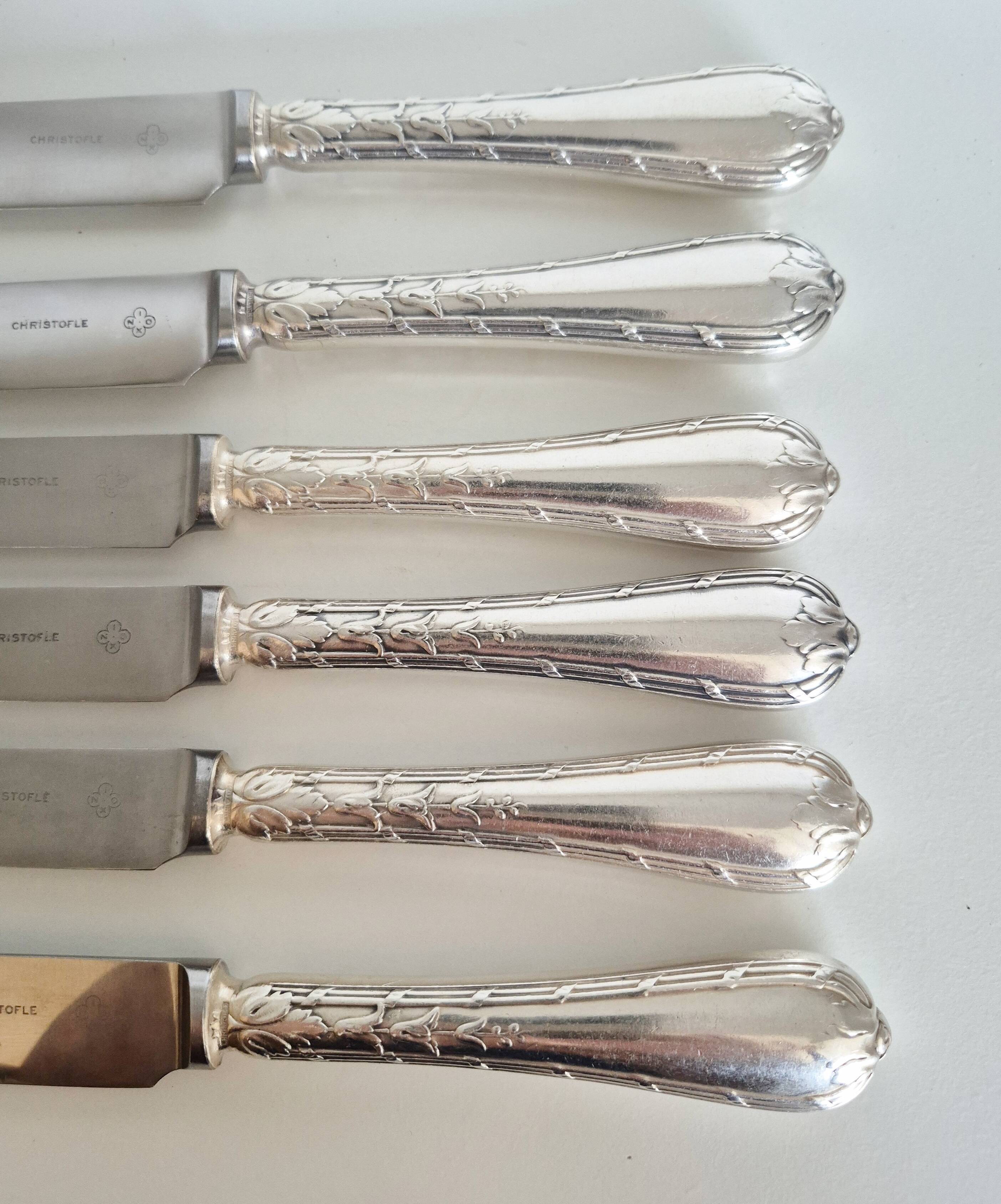 Lot de 6 couteaux de table Christofle ,  lame inox et manche en argent