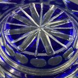Coupelle en cristal taillé et teinté bleu Bohême