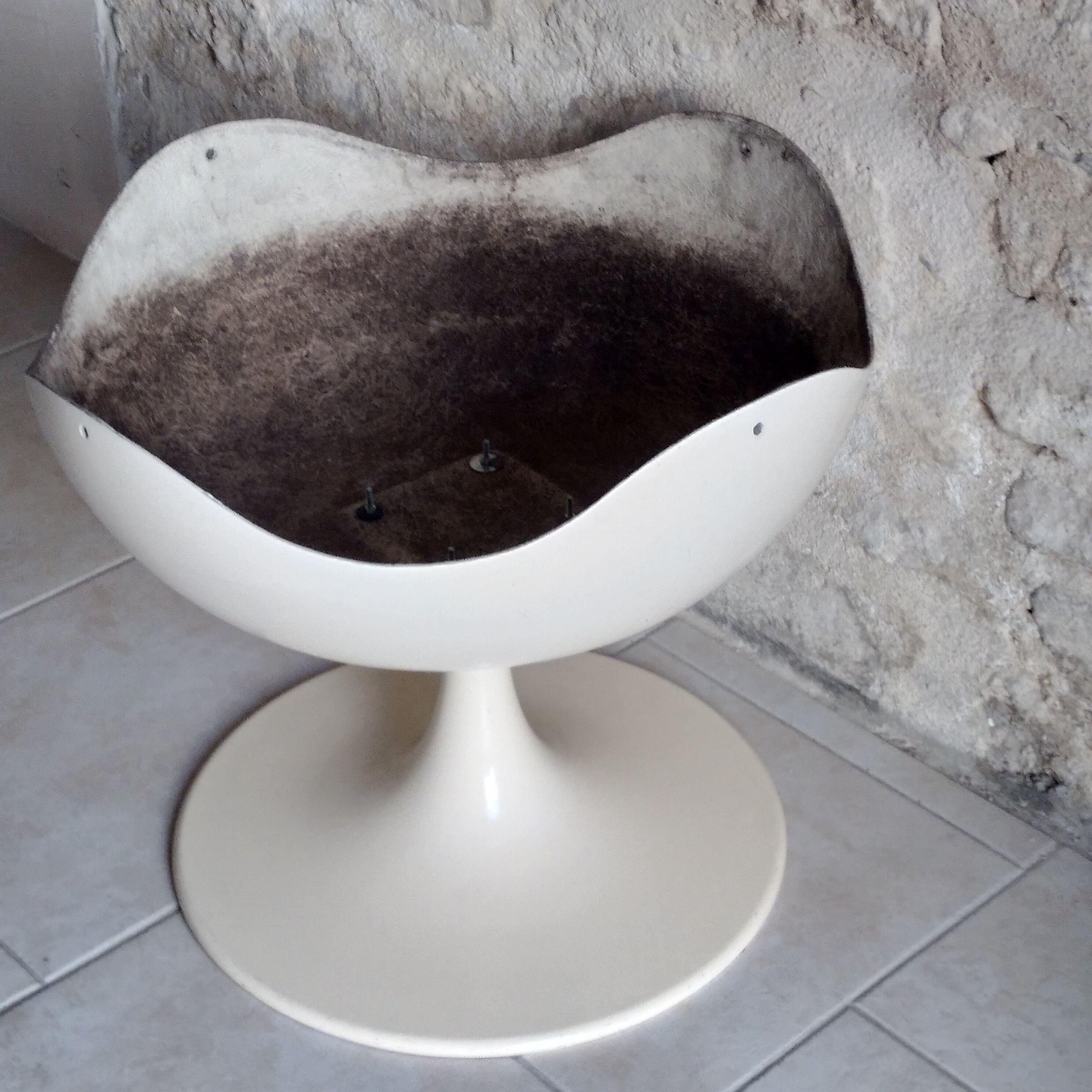 Fiberglass planter tulip foot, 1970