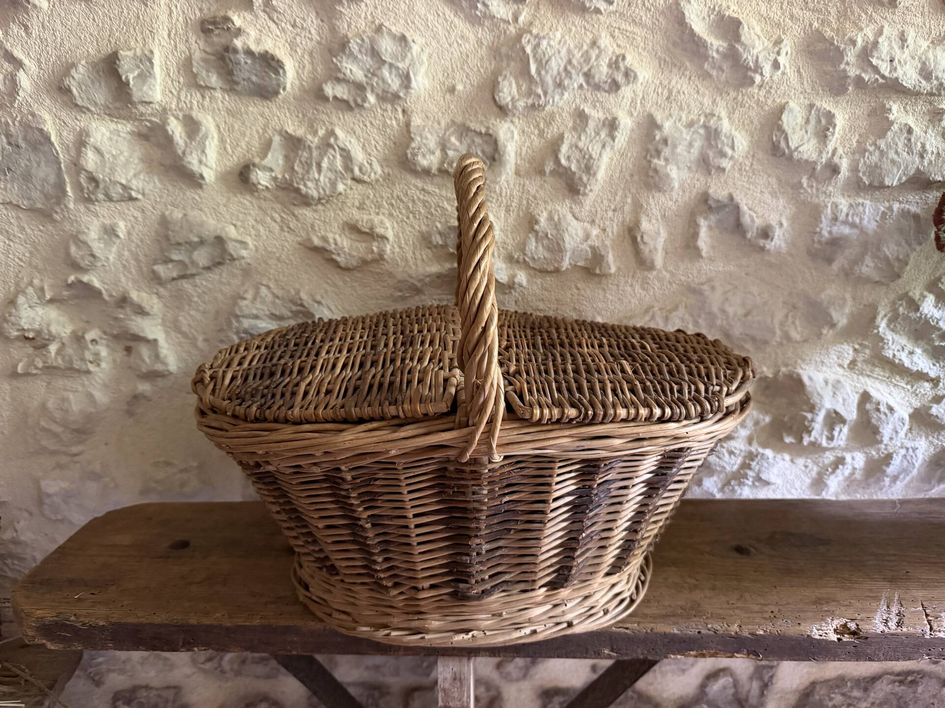 Panier en osier ancien avec couvercle