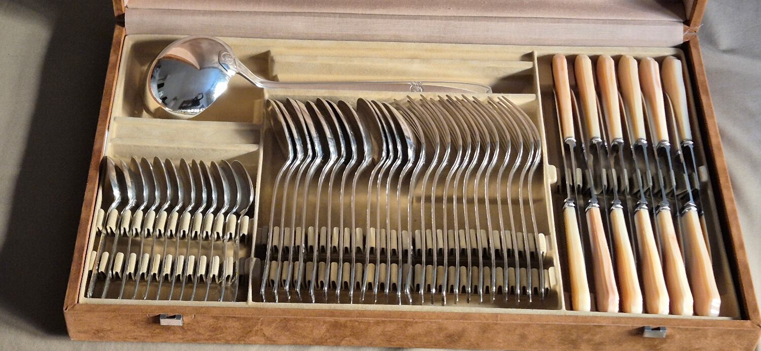 Silver-plated cutlery set