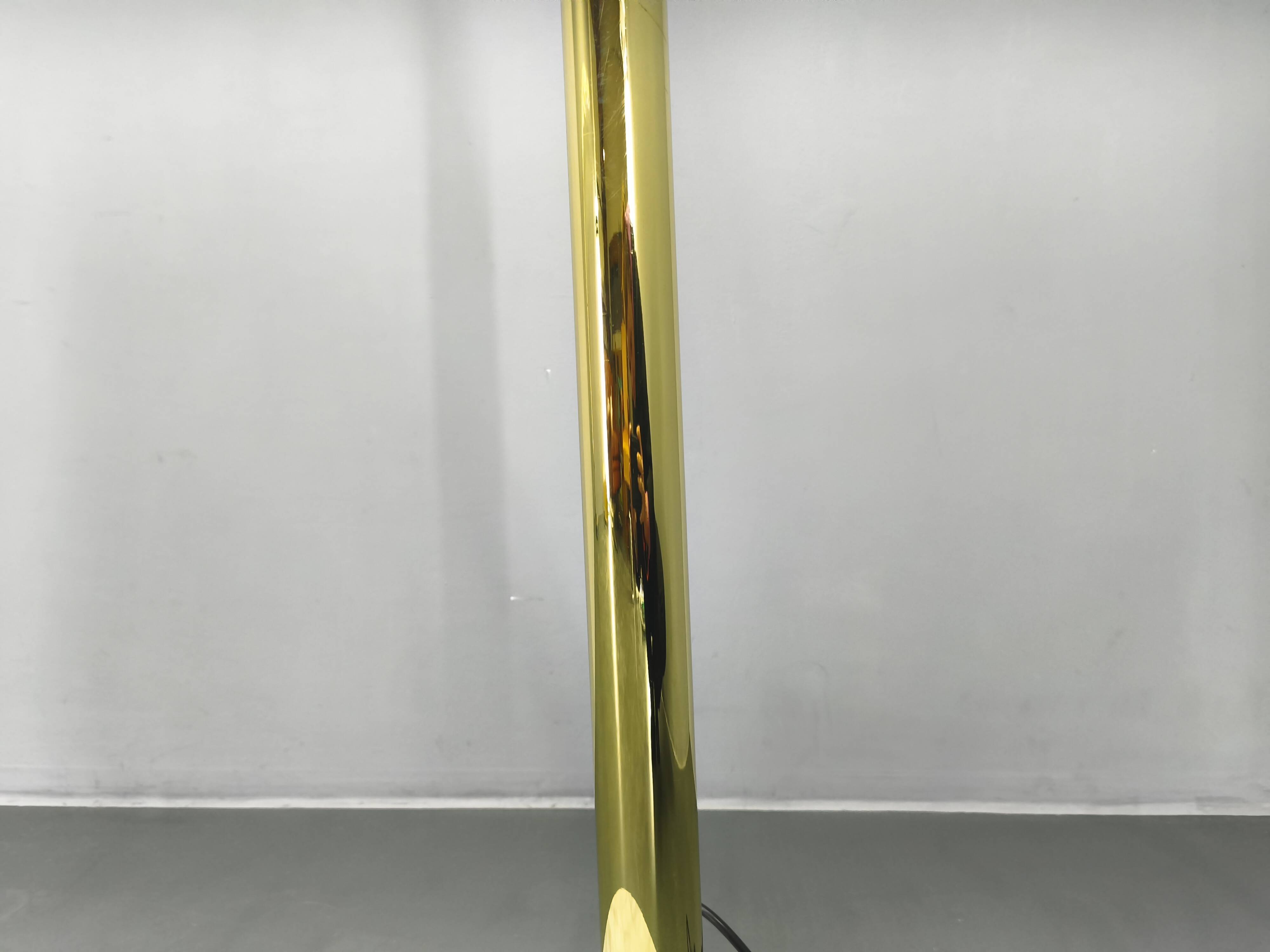 Lampe de sol Arc Danoise par Bilka en laiton et marbre, années 1970