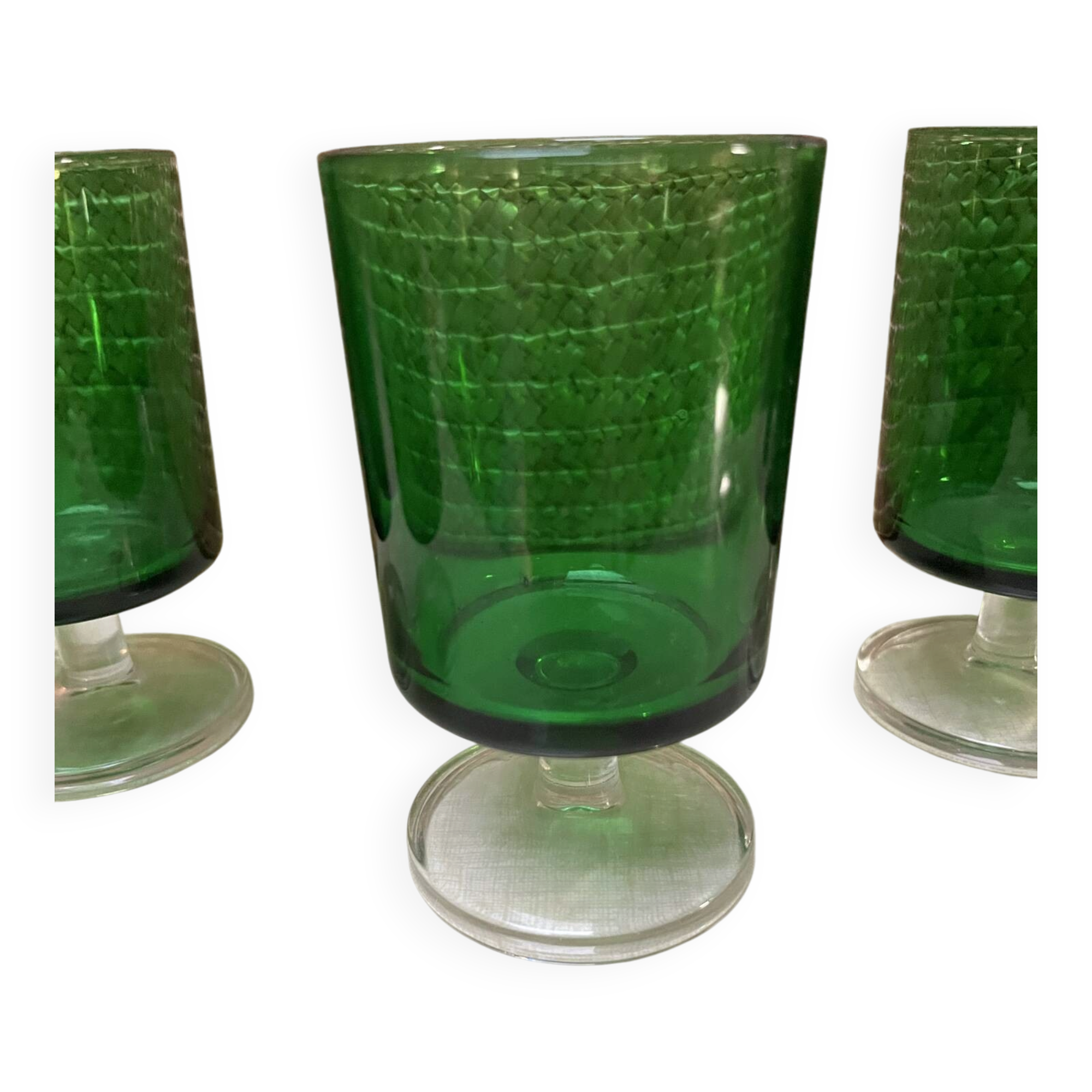 5 stemmed glasses