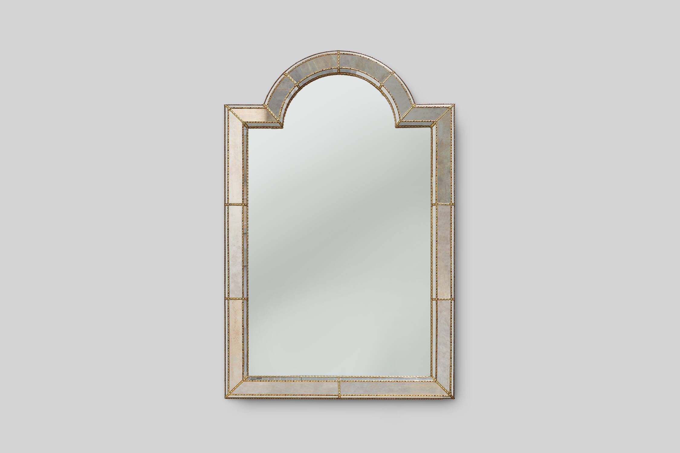 Grand miroir vénitien en mosaïque trapèze du XXe siècle avec guirlandes en laiton