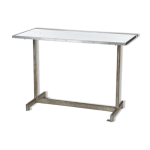 Table moderniste des