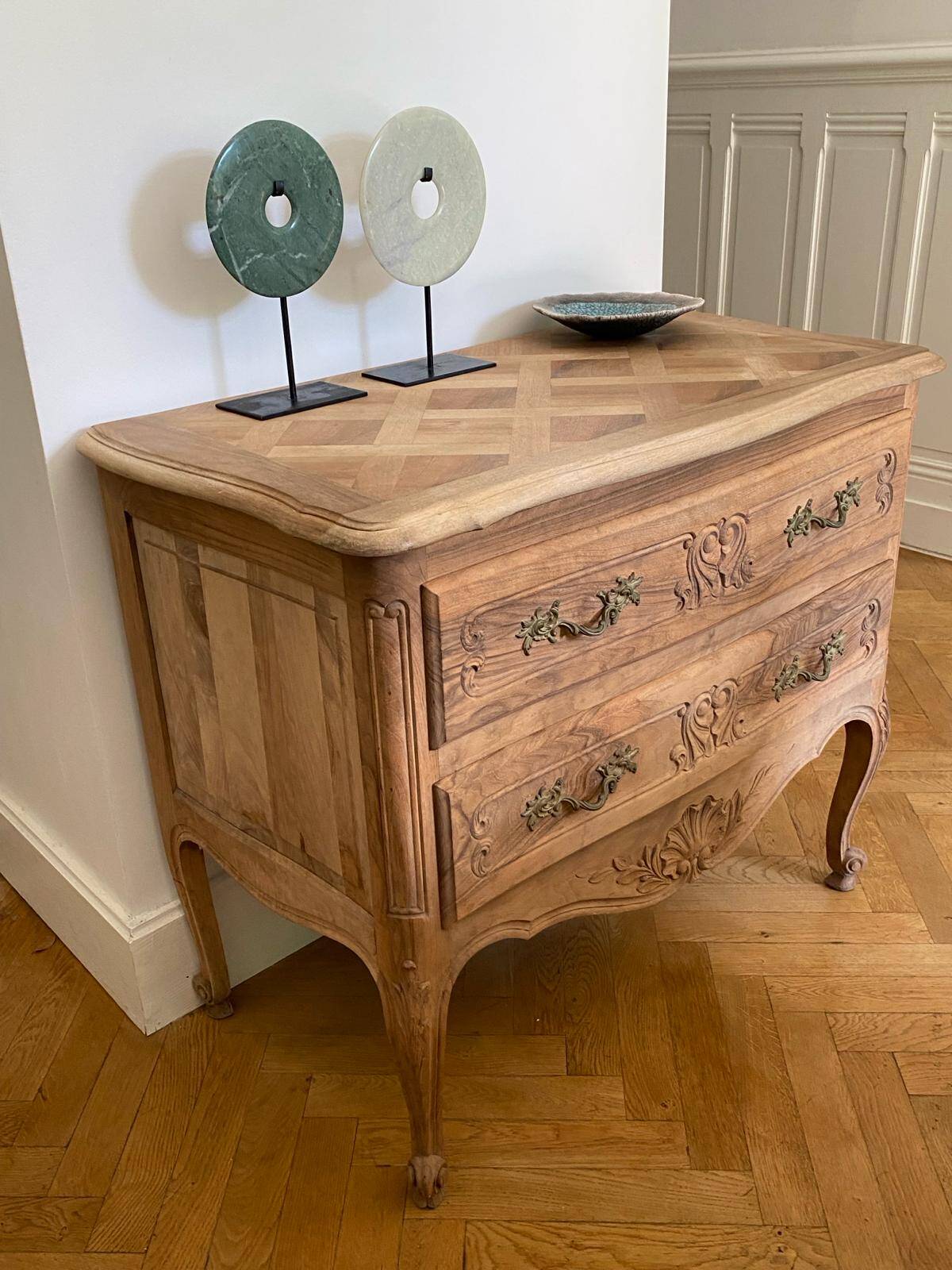 Commode sauteuse entierement sablée décapée