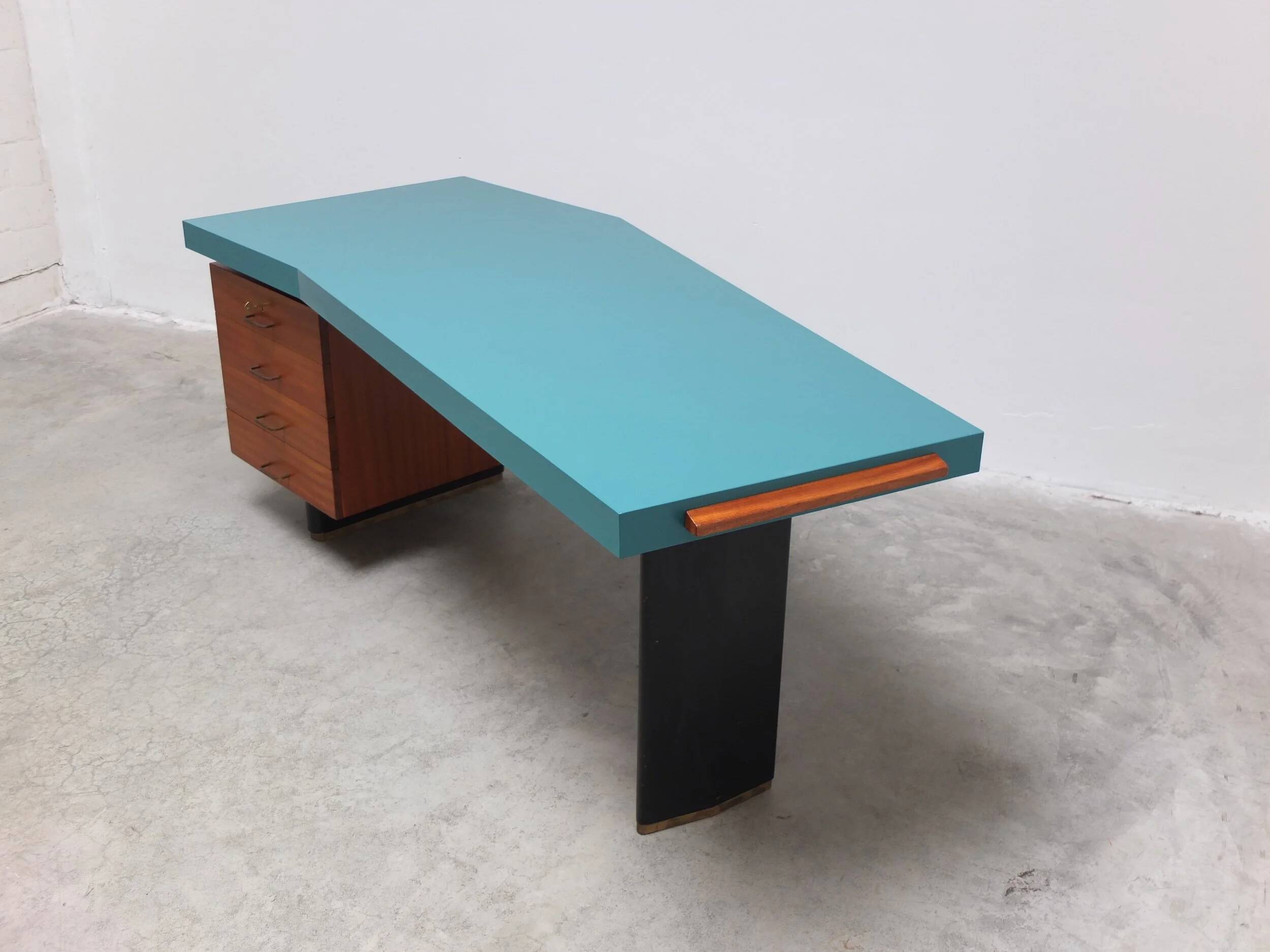 'Boomerang' ultra-rare desk by Jos De Mey for Van Den Berghe-Pauvers, 1960s.